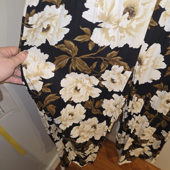Old Navy Black and Cream Floral Jumpsuit - Picture 6 of 9